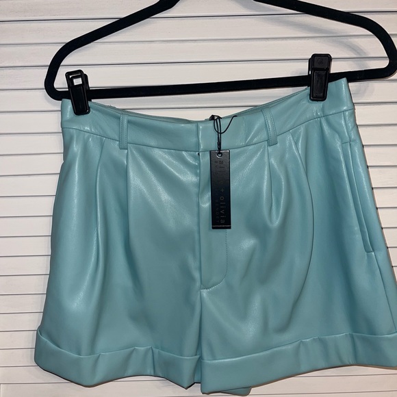 Alice & Olivia Conry Pleated Vegan Leather Shorts in Breeze Color—NWT - Picture 7 of 15